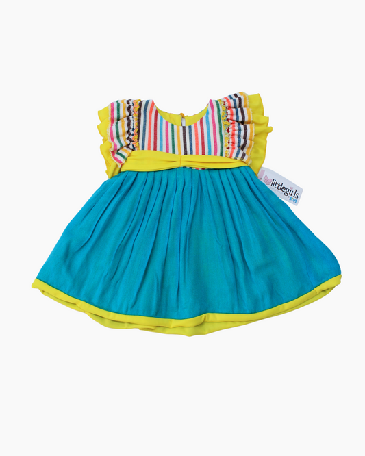 vestido patrio cambaya azul con peto a rayas colores y manga rufle