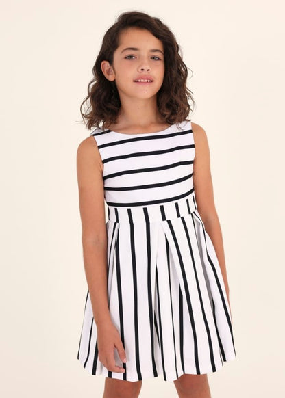 vestido con estampado de rayas para chica