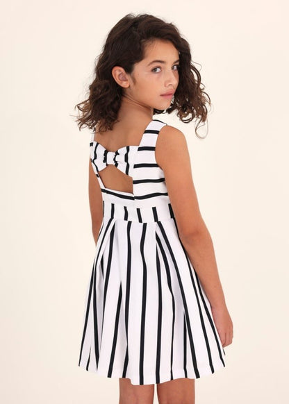 vestido con estampado de rayas para chica