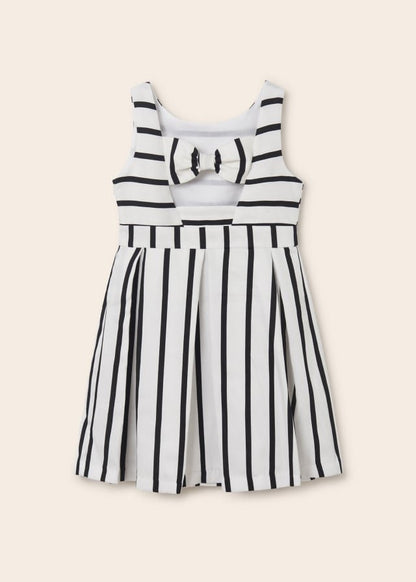 vestido con estampado de rayas para chica