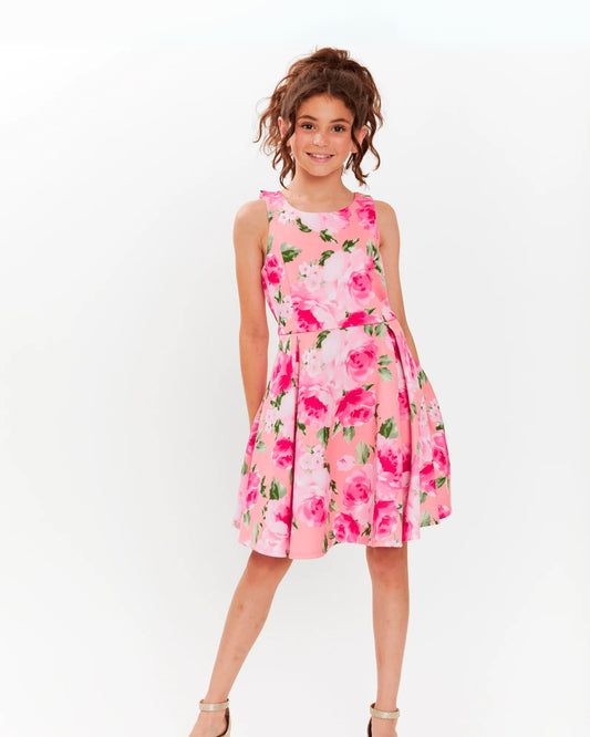 vestido rosa con flores, espalda cruzada