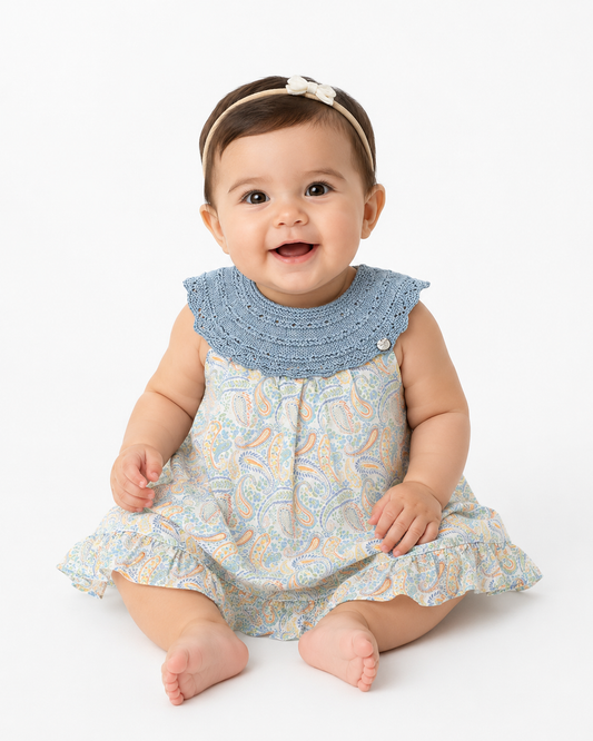 Vestido Azul Cielo Cuello Tejido Falda Estampada