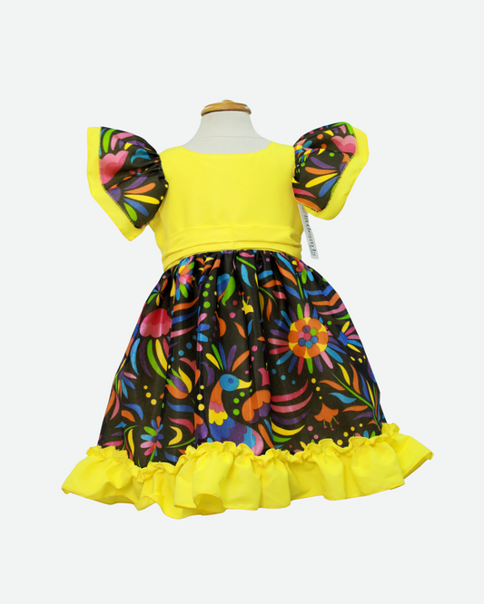 vestido adelita, patrio manga escarola. peto amarillo canario