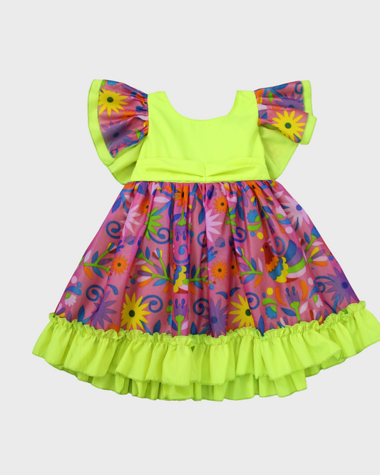 vestido adelita, patrio manga escarola. peto fluorescente amarillo, tela floreada