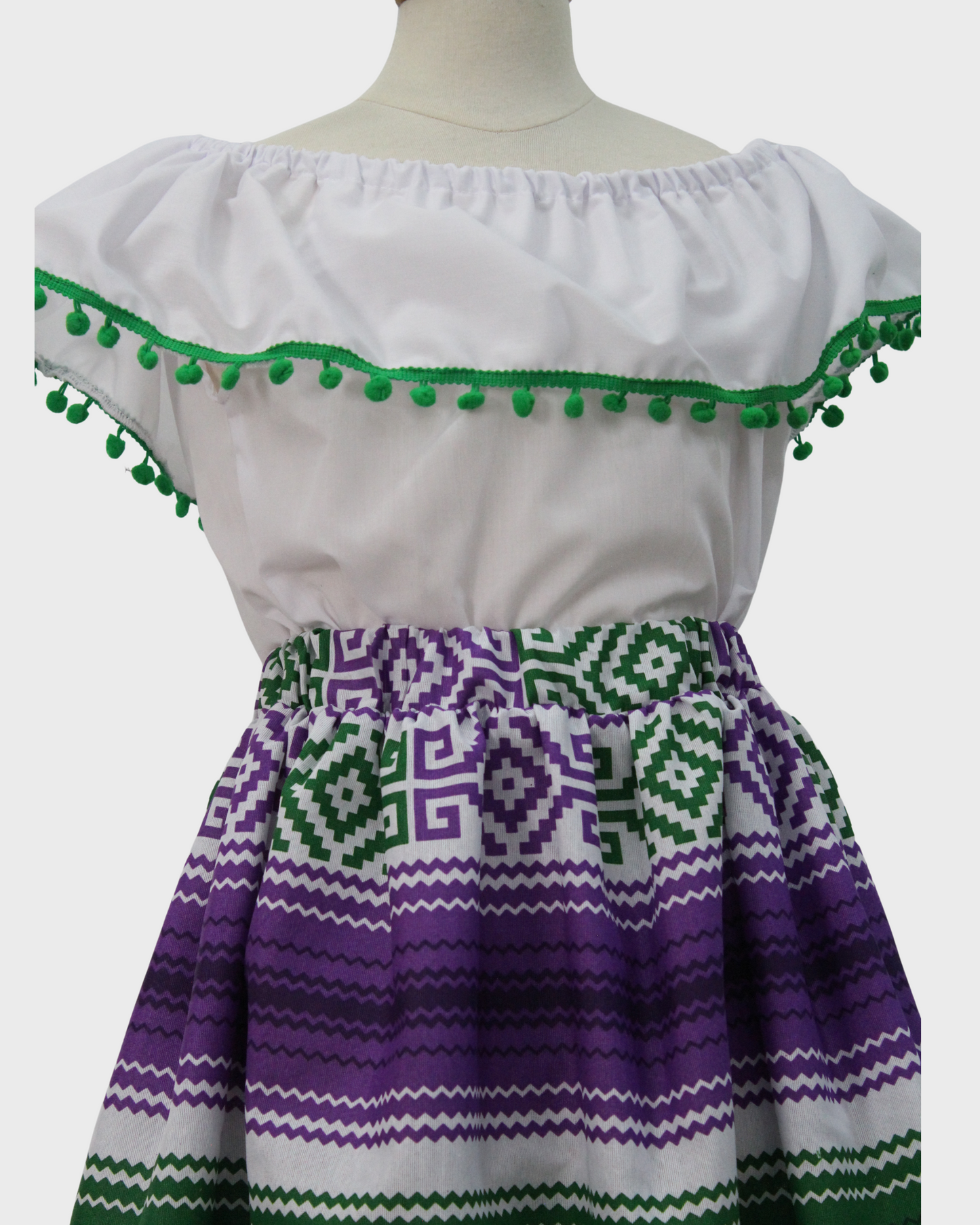 Set Patrio Falda Larga Tipo Adelita Textura Patria y Blusa Campesina Blanca