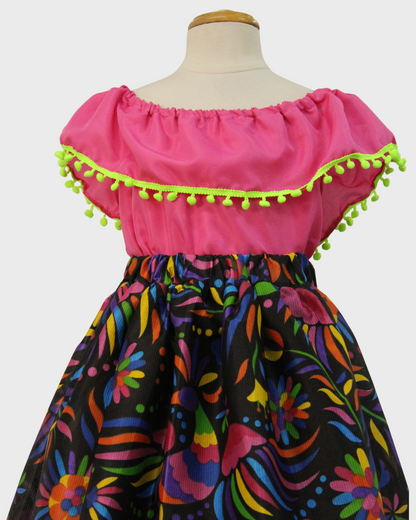 Set Patrio Falda con Elementos Estilo  Mexicana y Blusa Campesina color Rosa Pompones Verde fluorecente