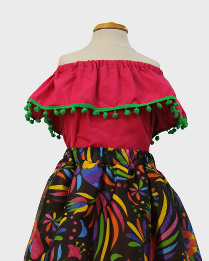 Set Patrio Falda con Elementos Estilo  Mexicana y Blusa Campesina color Magenta y Pompones Verde