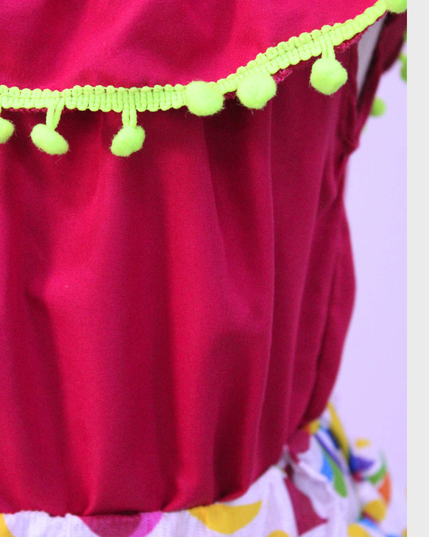 Set Patrio Falda con Elementos Estilo  Mexicana y Blusa Campesina color Rosa Pompones Verde