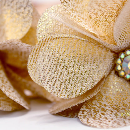 corona de flores dorada