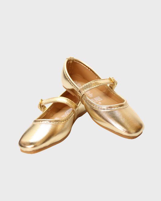 zapato oro corte flat, punta cuadrada, cierre hebilla