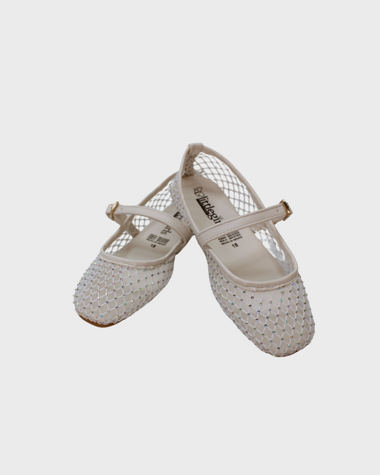 zapato latte flat incrustación piedras.