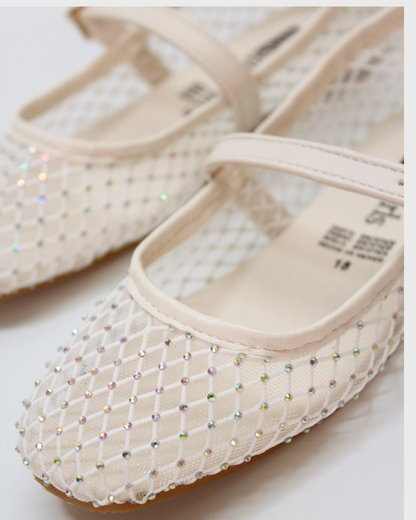 zapato latte flat incrustación piedras.