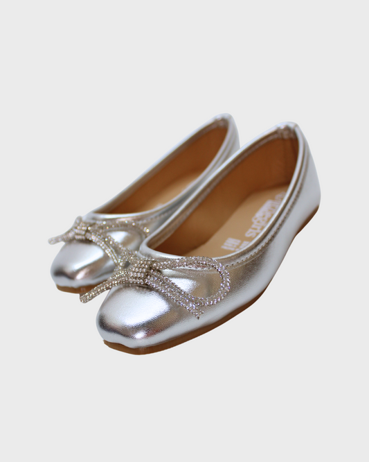 zapato flat plata con moño piedras