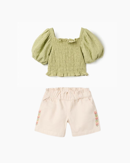 Set blusa verde smock y short ivory bordado