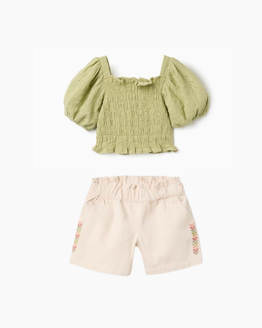Set blusa verde smock y short ivory bordado